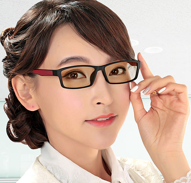 蓝光对眼睛的伤害严重吗 - 佩戴防蓝光眼镜隔离蓝光 blue light resistant glasses